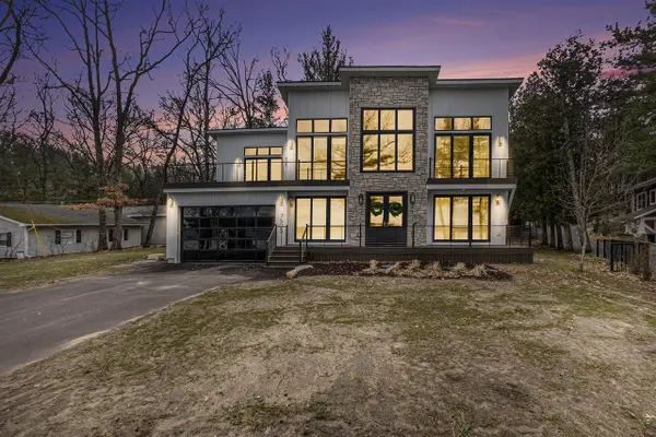 7505 S Lakeshore, Pentwater, MI 49449