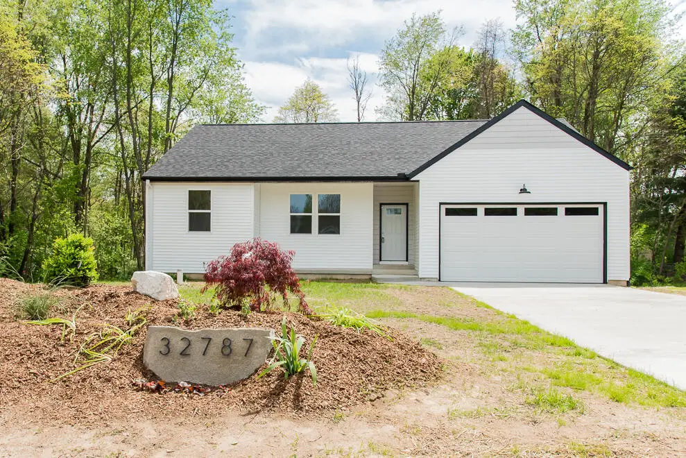 32787 Bradeen, Paw Paw, MI 49079 - #1