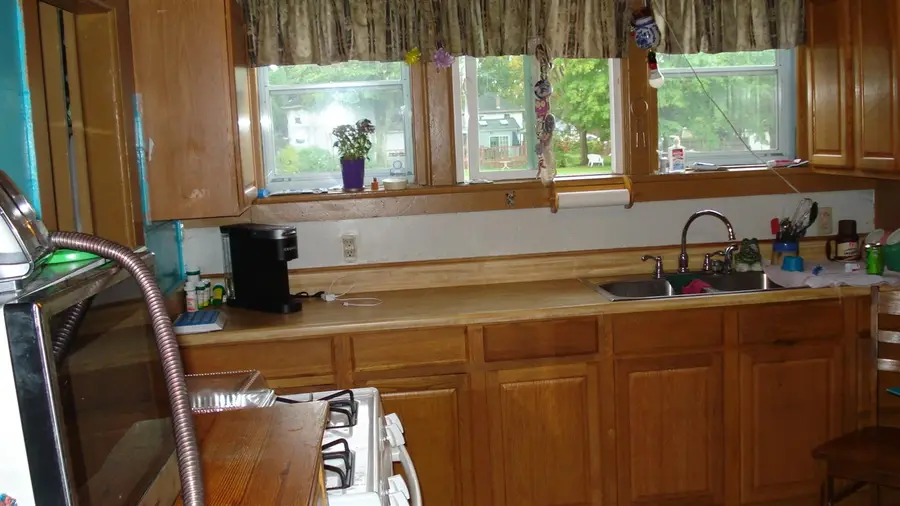 711 N Eaton, Albion, MI 49224 - #3