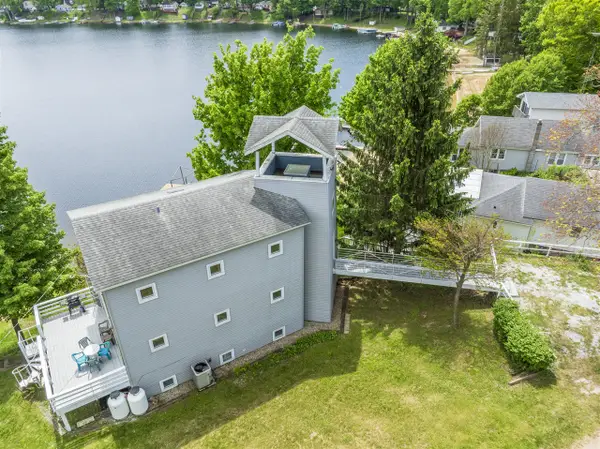 15657 Lakeview, Buchanan, MI 49107