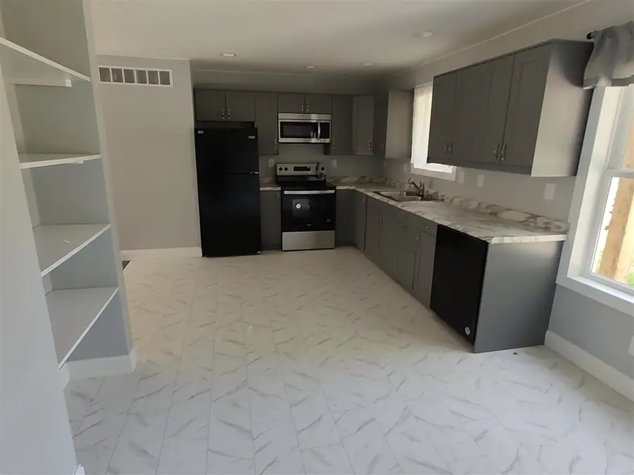 325 N Lincoln, Bronson, MI 49028 - Image #3