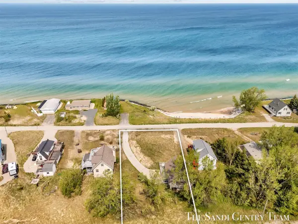 2806 N Lakeshore, Mears, MI 49436
