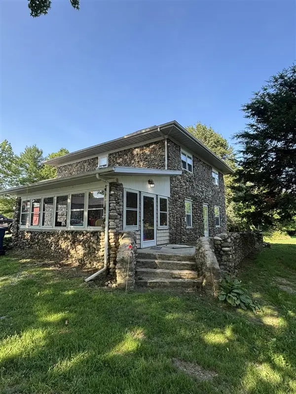 2311 E Glendora, Buchanan, MI 49107