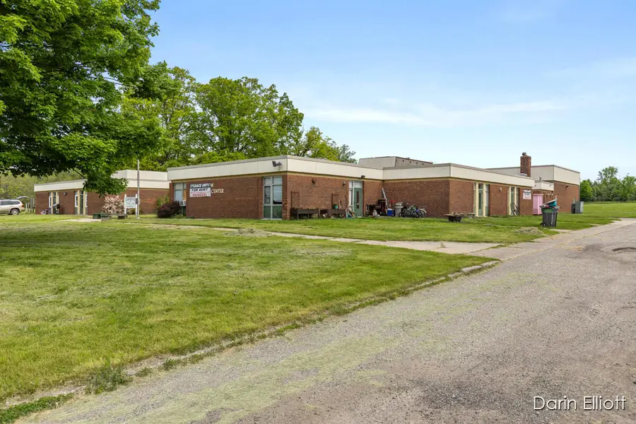 306 W Russell, Hubbardston, MI 48845 - #3