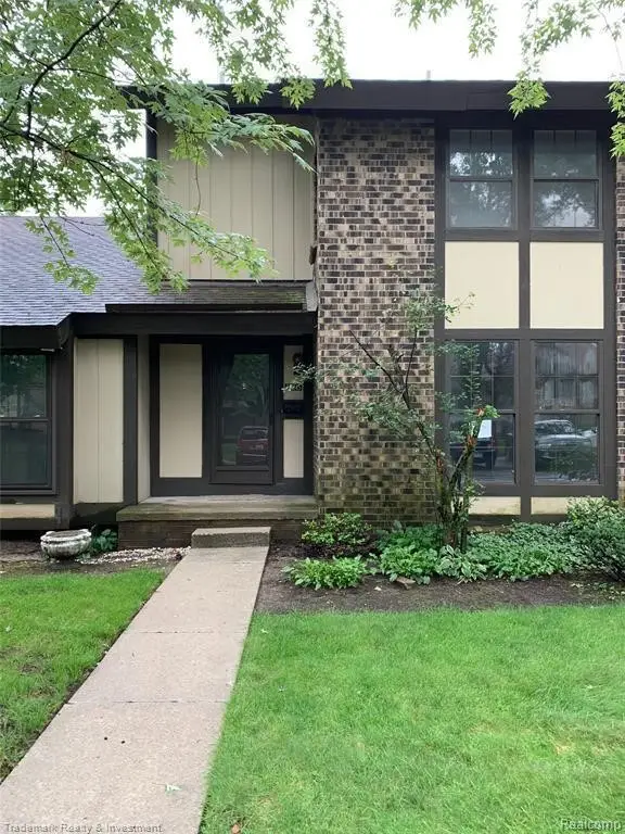 25045 Glenbrooke Dr, Southfield, MI 48033