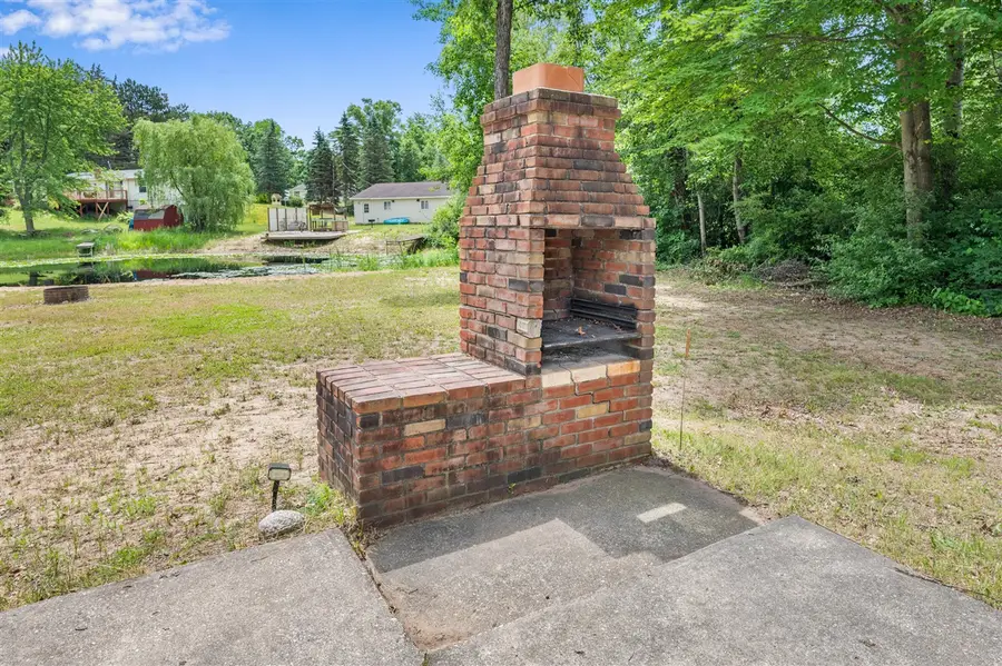 8952 Otterside Dr, Farwell, MI 48622 - #2