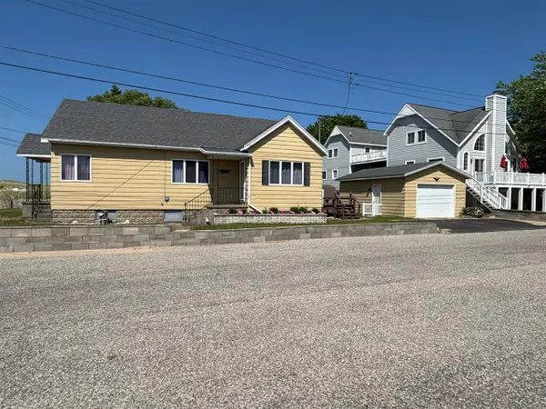 15 Lakeshore, Manistee, MI 49660