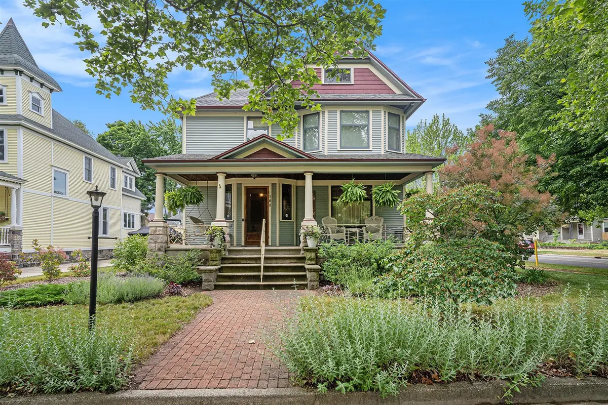 162 W 14th, Holland, MI 49423 - #1