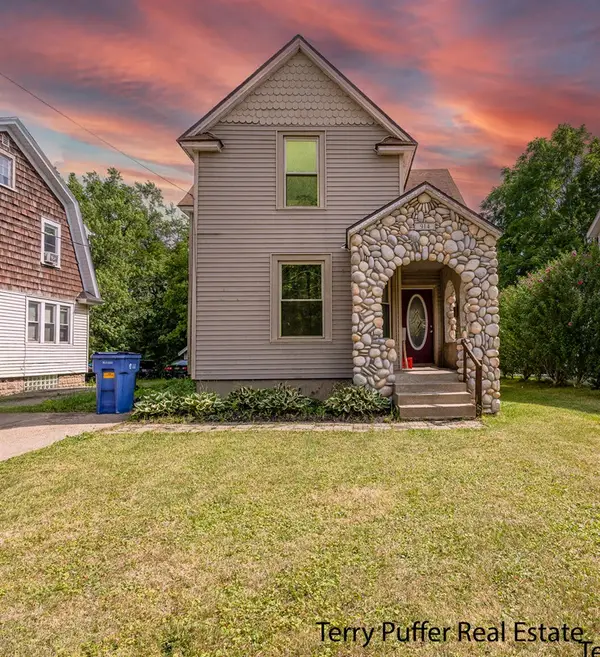 914 Leonard, Grand Rapids, MI 49503