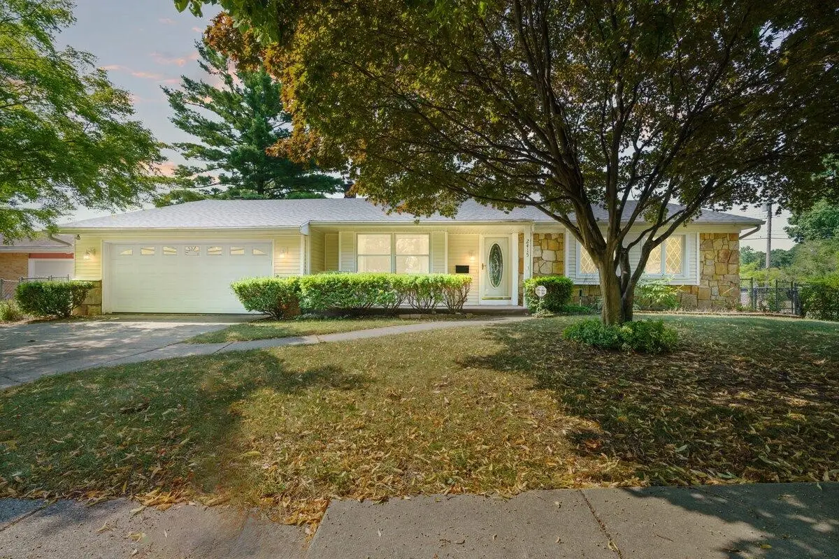 2415 Woodview, Lansing, MI 48911 - Image #1