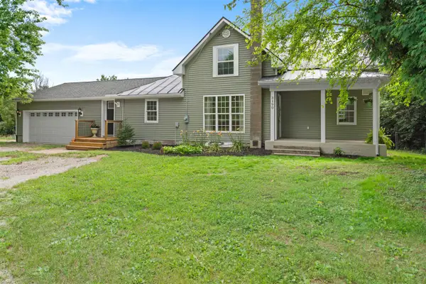 3190 W Bacon, Hillsdale, MI 49242