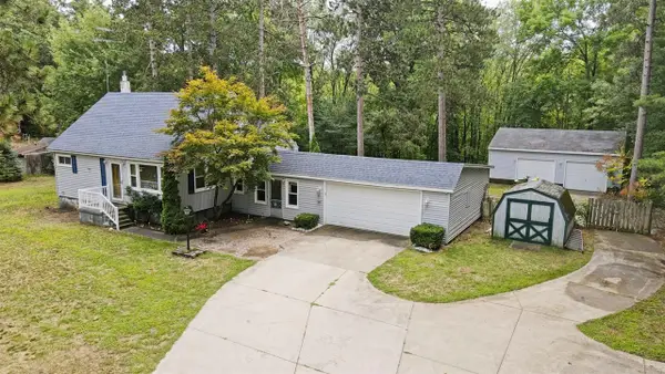 490 17 Mile, Kent City, MI 49330