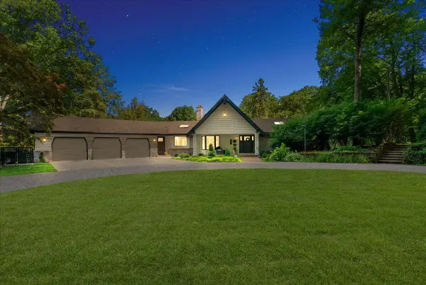 955 Kenwood, Holland, MI 49423