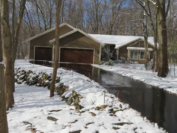 7217 Hawthorn Valley, Kalamazoo, MI 49009