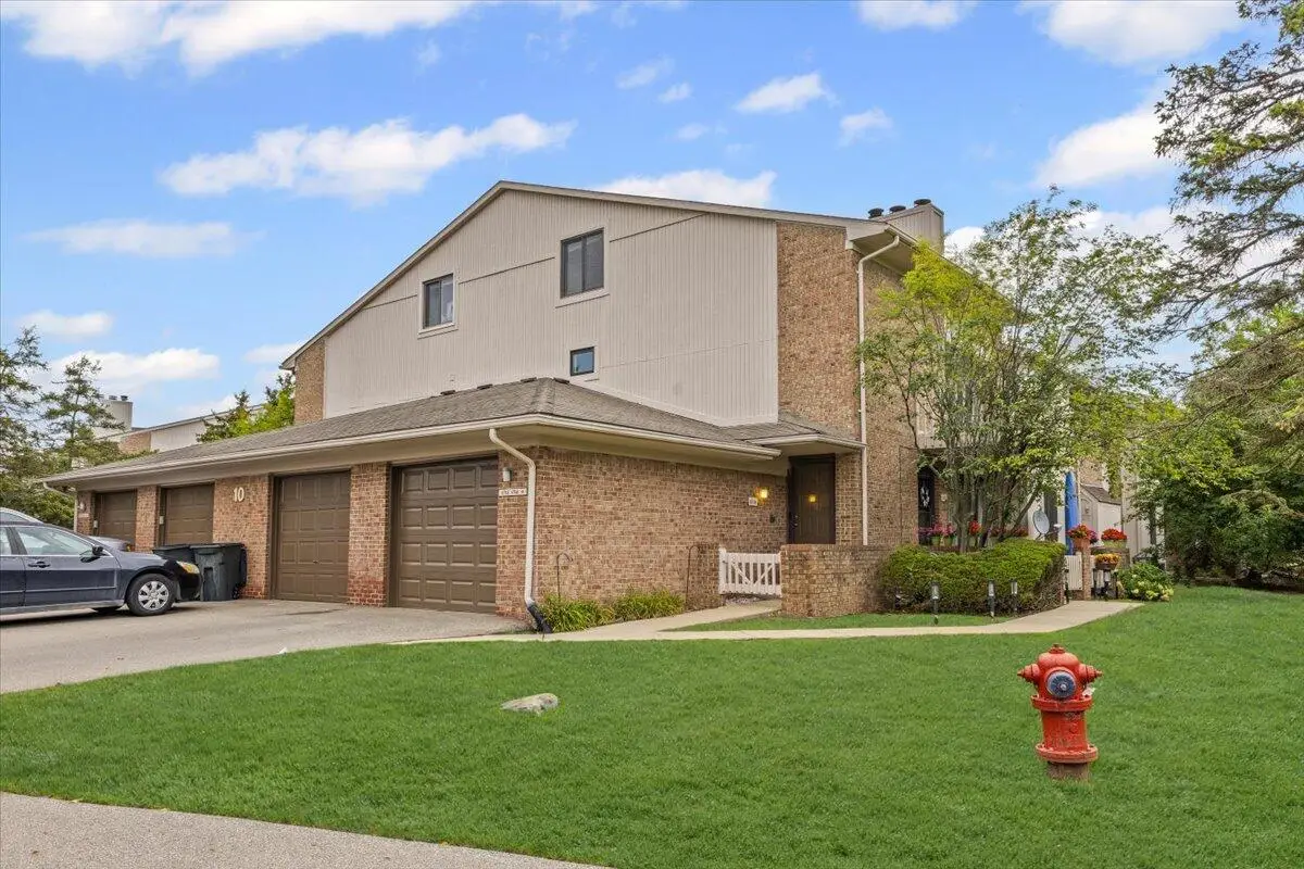 6716 Maple Lakes, West Bloomfield, MI 48322 - Image #1