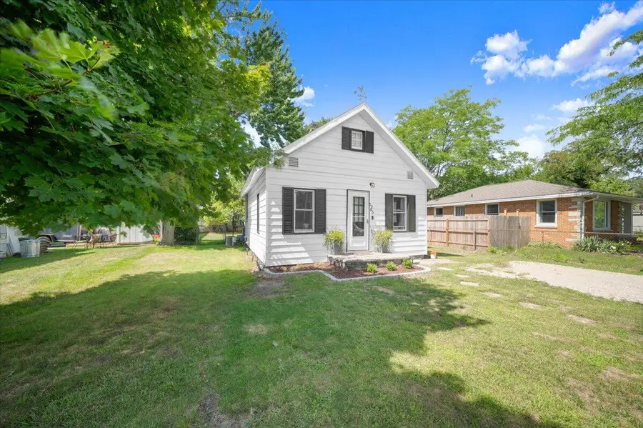 3283 Mccracken, Norton Shores, MI 49441 - #3