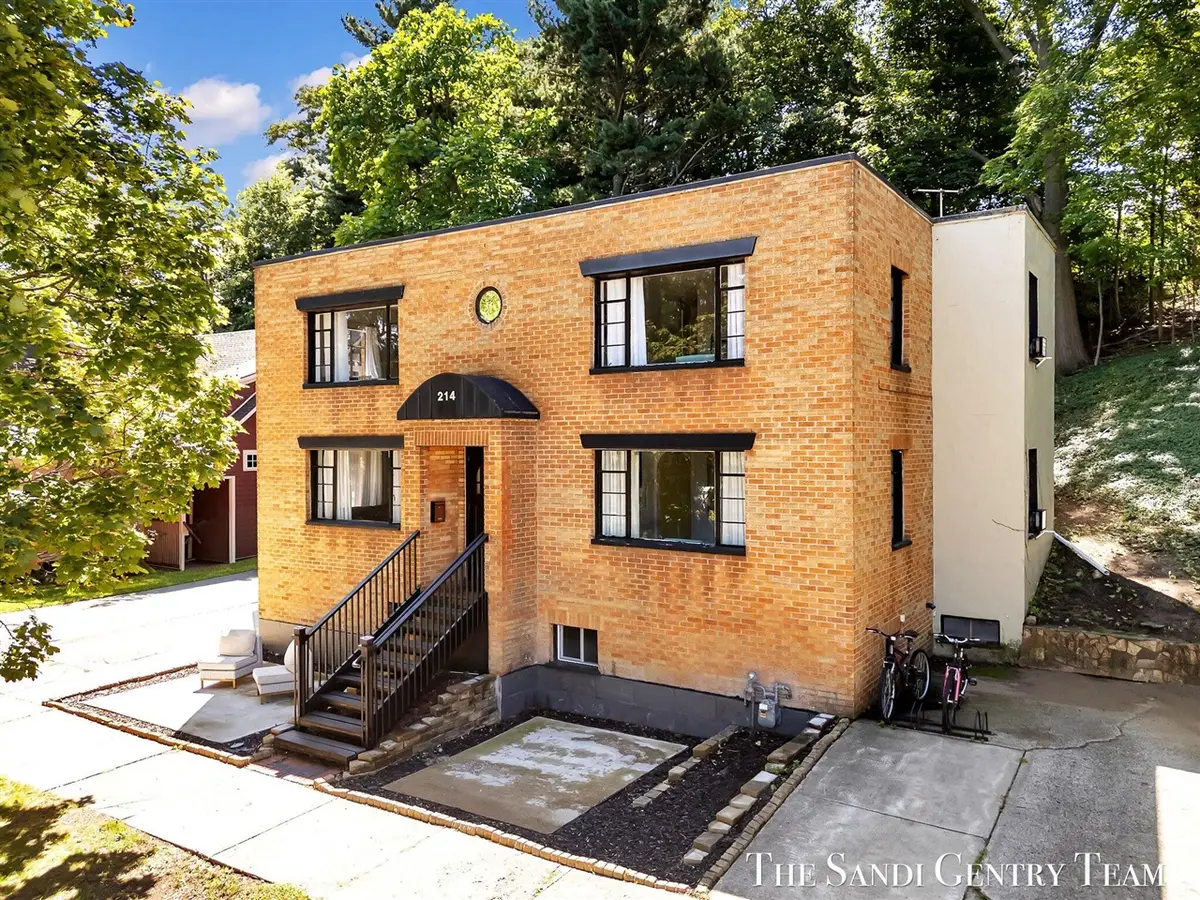 214 Clinton, Grand Haven, MI 49417 - #1