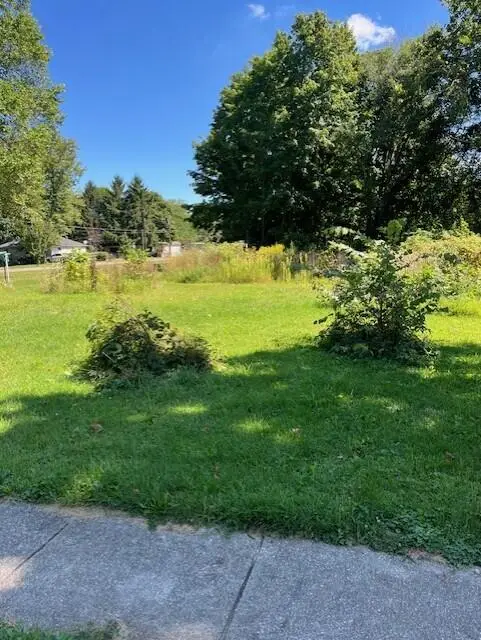 700 11th, Three Rivers, MI 49093