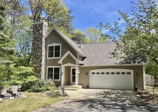 2339 Forest Trail, Fennville, MI 49408