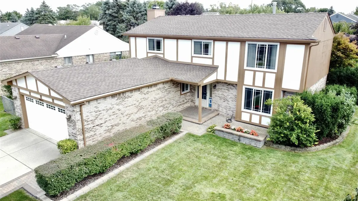 8894 Knolson Ave, Livonia, MI 48150 - Image #1