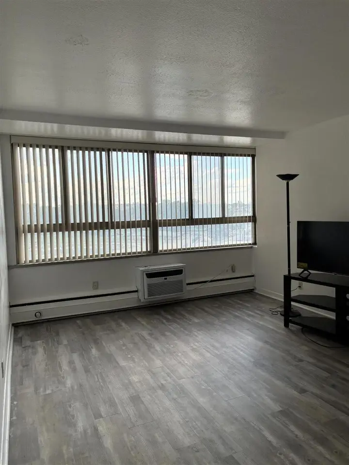 8900 E Jefferson #632, Detroit, MI 48214 - Image #2