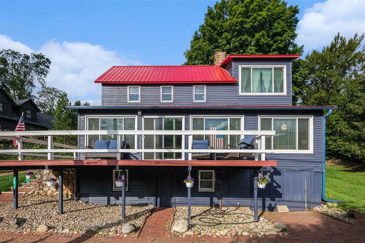 55945 Inn D Inn, Dowagiac, MI 49047 - #1