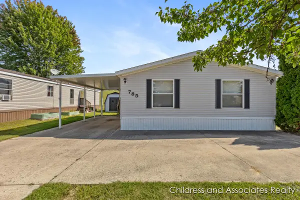 785 Pinecreek, Middleville, MI 49333