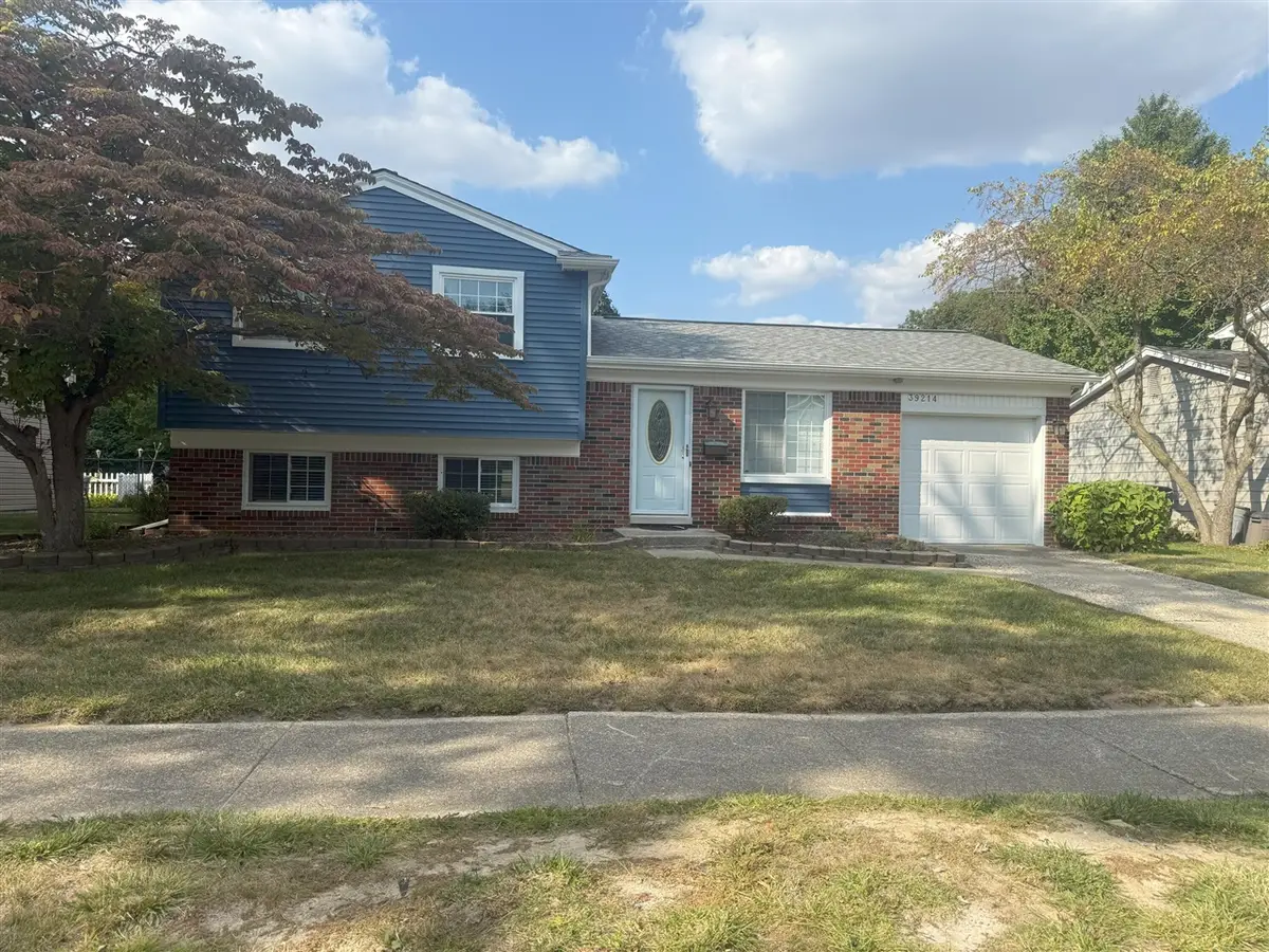 39214 Dillingham St, Westland, MI 48186 - Image #1