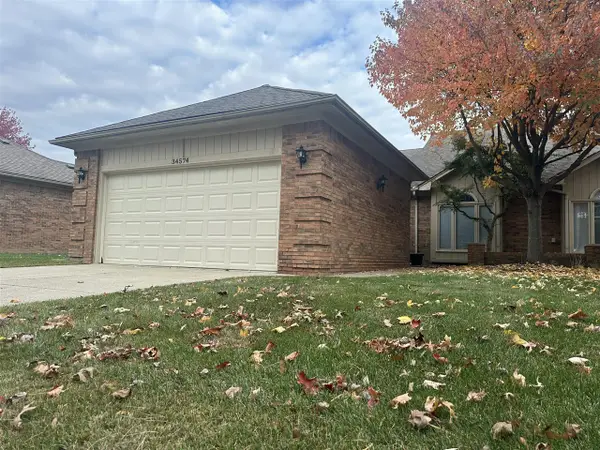 34574 Maple Lane, Sterling Heights, MI 48312
