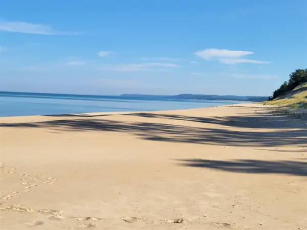 Lot 8 Lakeshore, Manistee, MI 49660