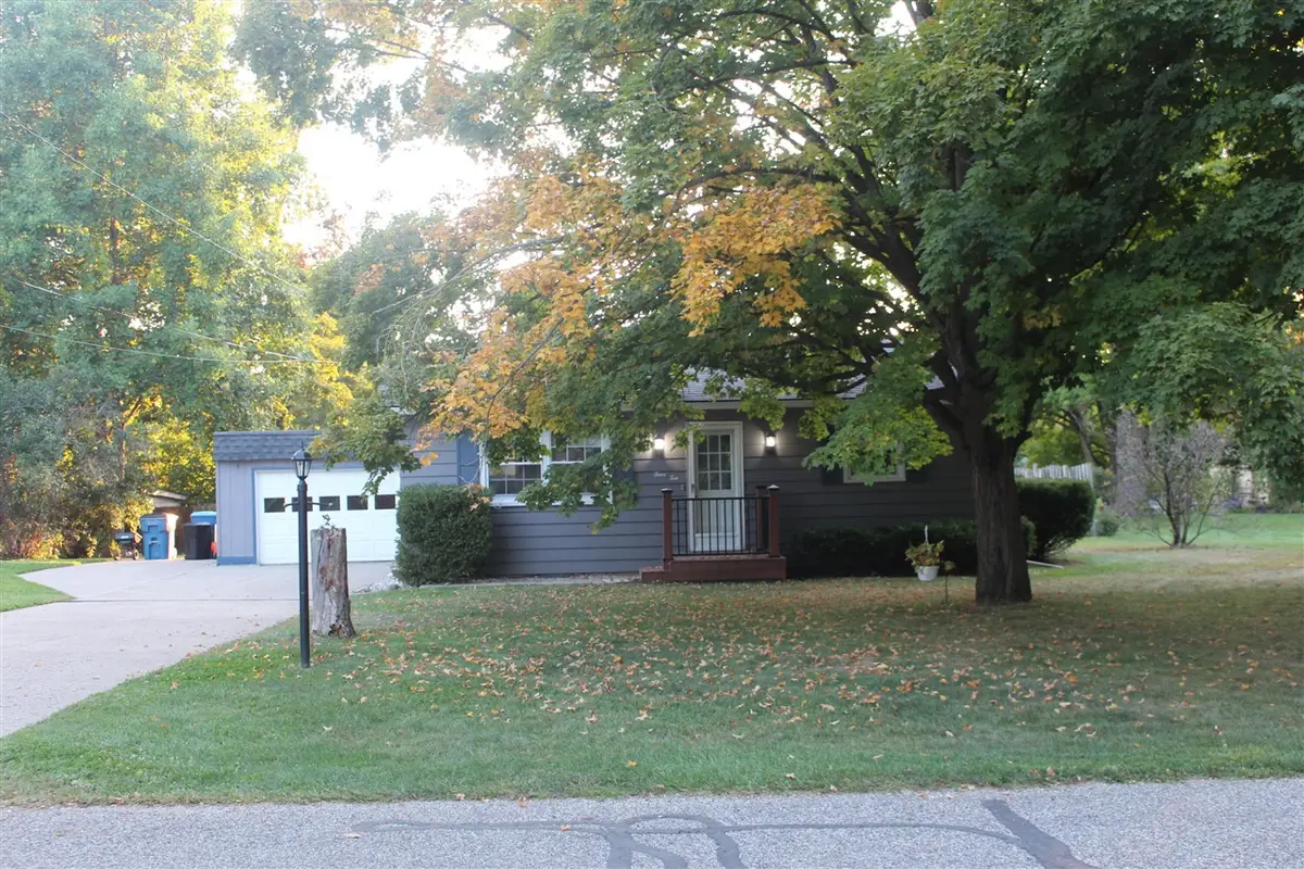 410 Clinton, Jonesville, MI 49250 - #1