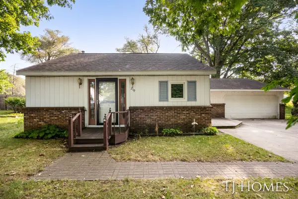 219 Alpine, Wayland, MI 49348