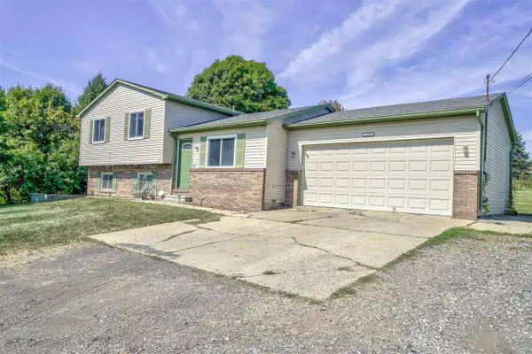 535 N Hacker, Howell, MI 48843