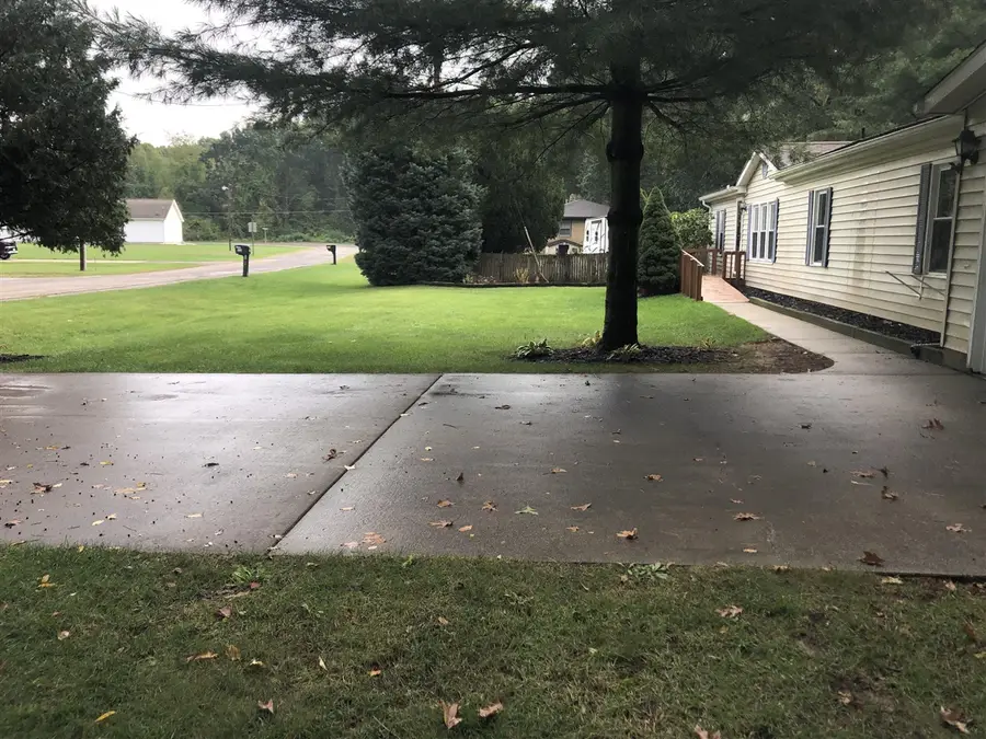 4262 Arrowwood Curve, Benton Harbor, MI 49022 - Image #3