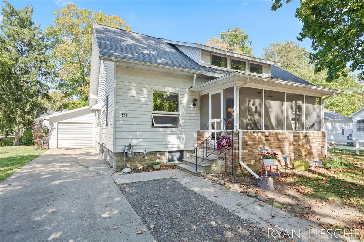 216 W Pine, Carson City, MI 48811 - #1