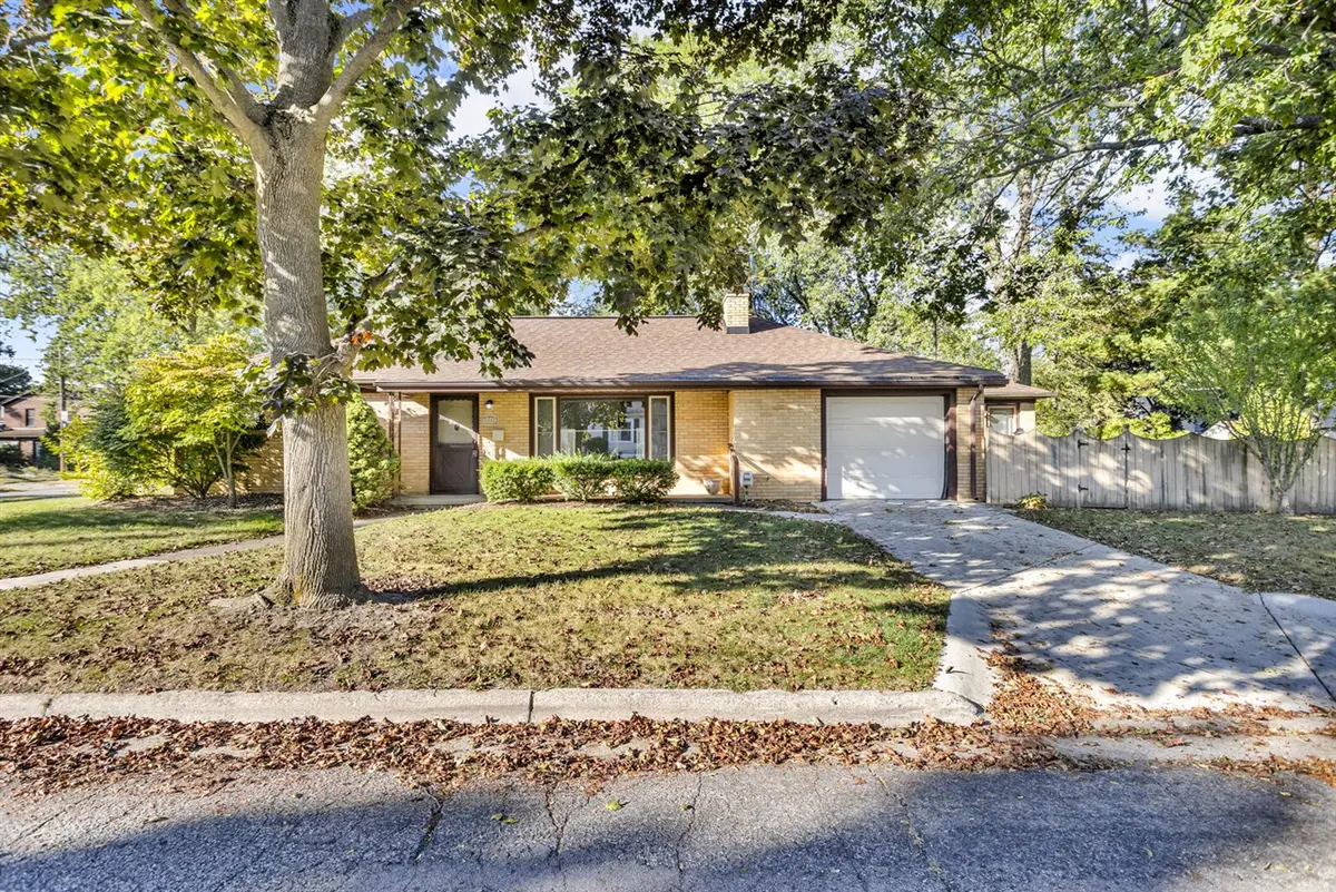 1012 Elmwood, Jackson, MI 49203 - Image #1