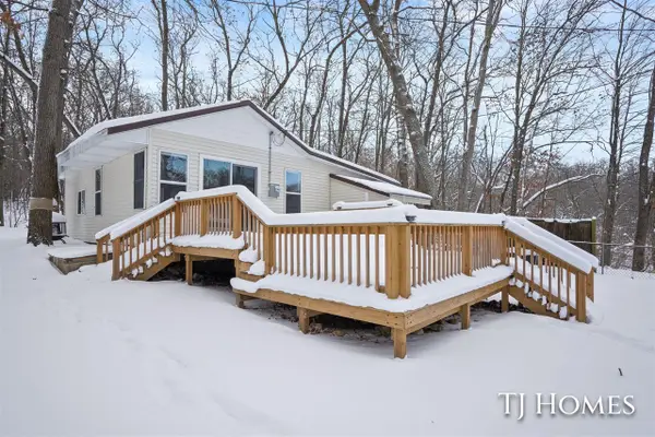 6048 Stewart Woods, Delton, MI 49046