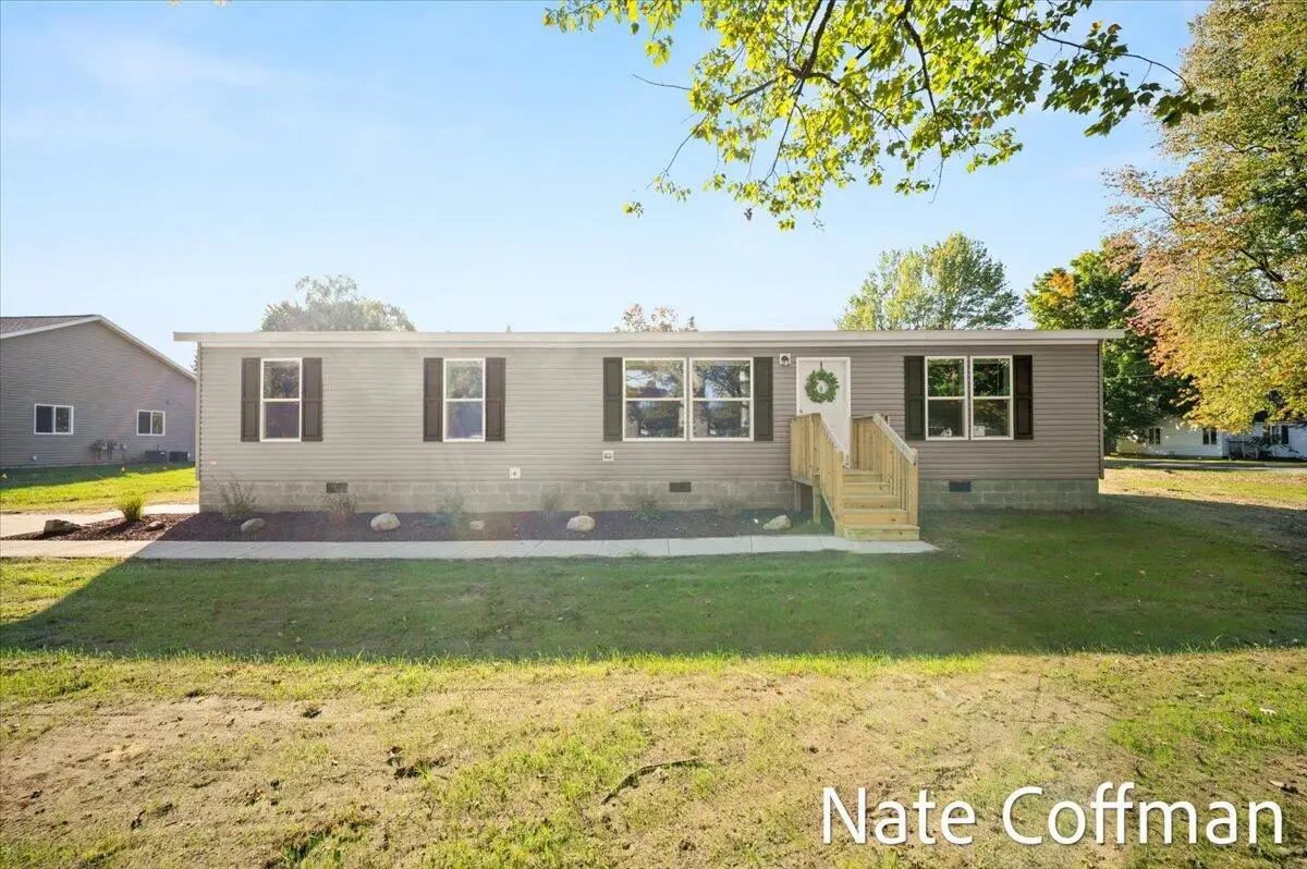 326 Willow, Howard City, MI 49329 - Image #1