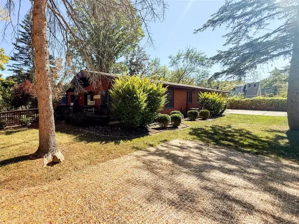 2106 Camelot, Ann Arbor, MI 48104