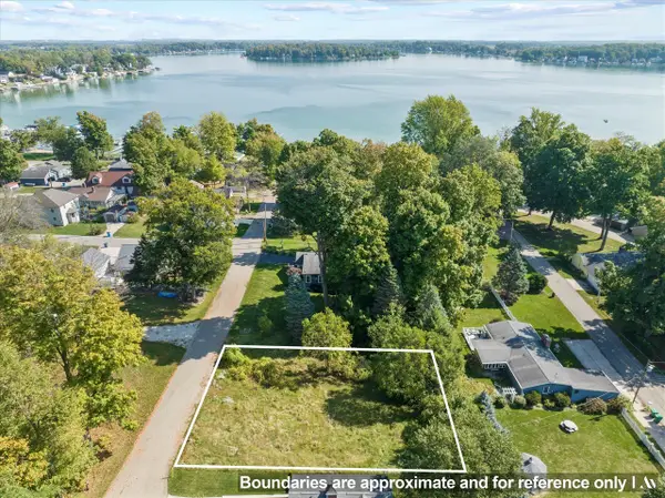 22345 Woodland, Cassopolis, MI 49031