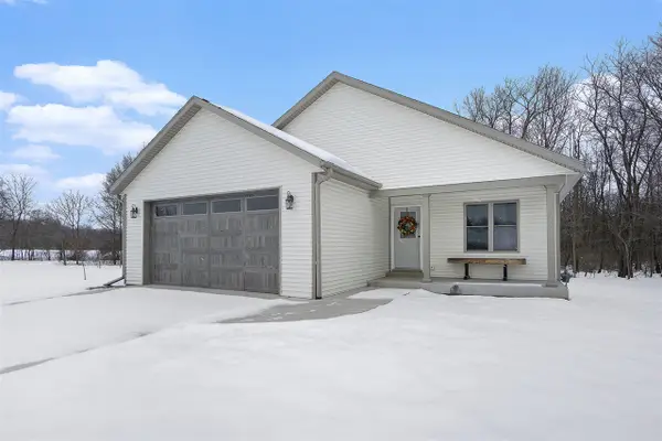 217 Corwin Meadows, Lawrence, MI 49064