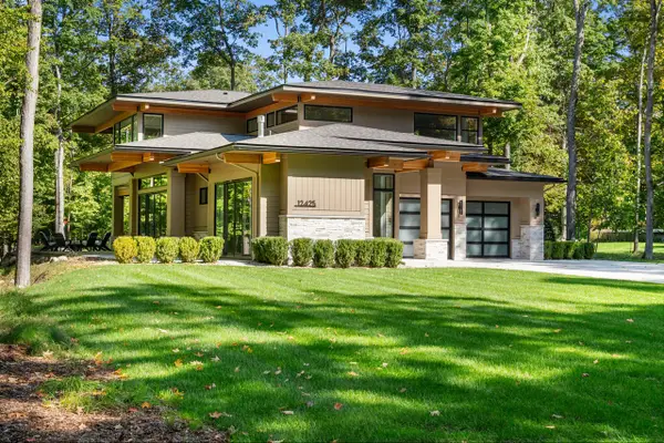 17 N Stonebridge #17, Charlevoix, MI 49720