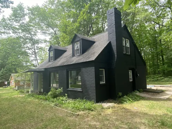 1209 E 6th, Pentwater, MI 49449