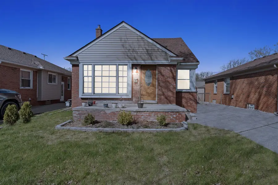 7210 Buckingham Ave, Allen Park, MI 48101 - #2