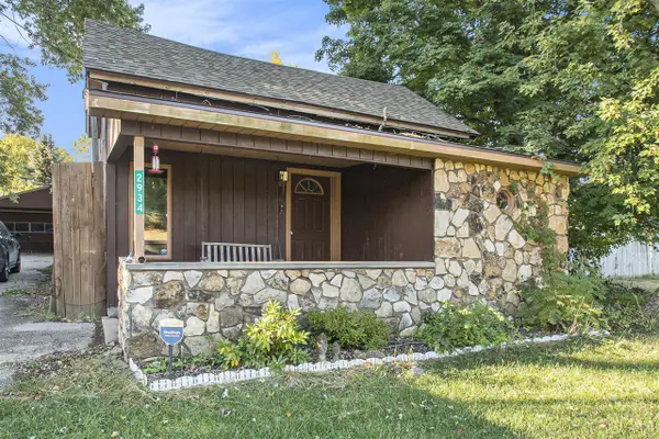 2934 W Front, Buchanan, MI 49107