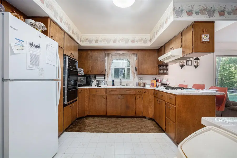 27832 Corwin, Dowagiac, MI 49047 - Image #2