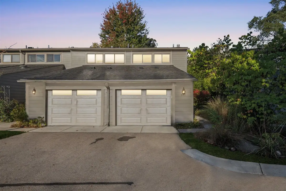 747 Peninsula, Ann Arbor, MI 48105 - Image #1