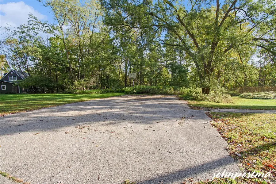 962 Buttrick, Ada, MI 49301 - Image #2