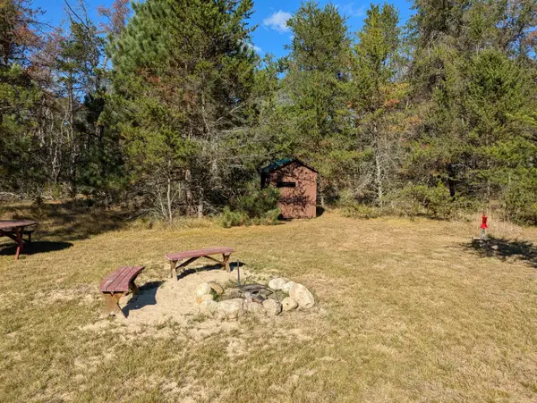 00 28th, White Cloud, MI 49349