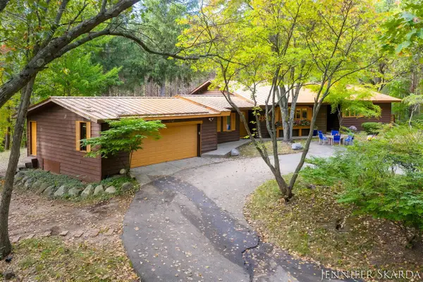 7380 Leonard, Ada, MI 49301